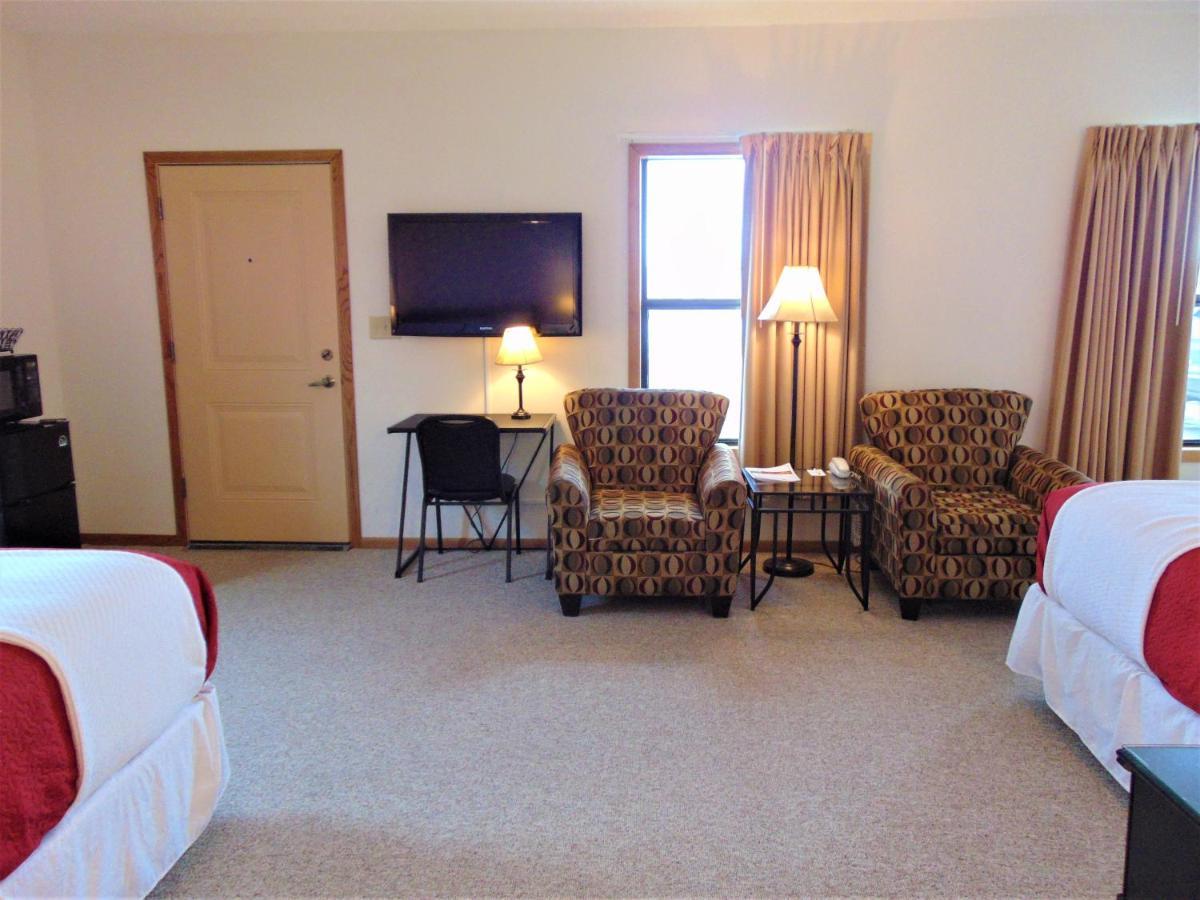 Alexis Park Inn & Suites Iowa City Exterior photo
